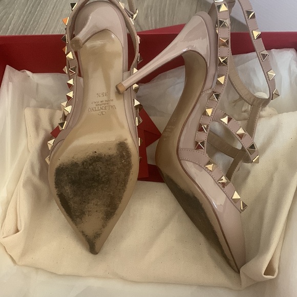 VALENTINO GARAVANI
Rockstud Patent Leather Ankle.
Strap Pumps - Picture 3 of 7